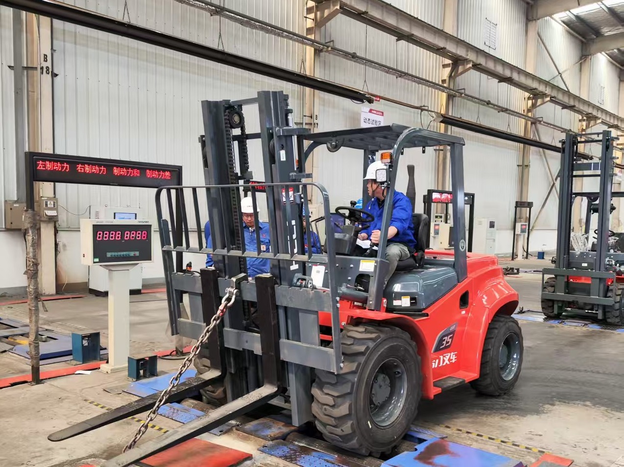 ͼ5 ������ԽҰ���ܲ�ר���쵼 ��1ͼ.jpg